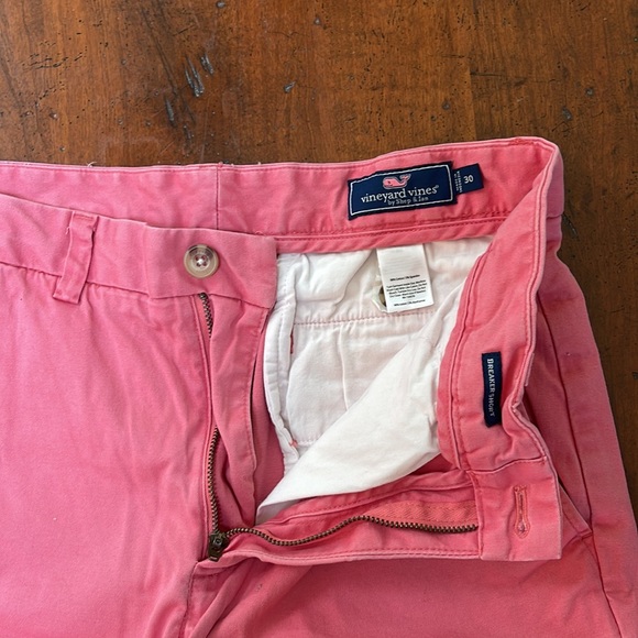 Vineyard Vines Men’s Shorts - Picture 3 of 3